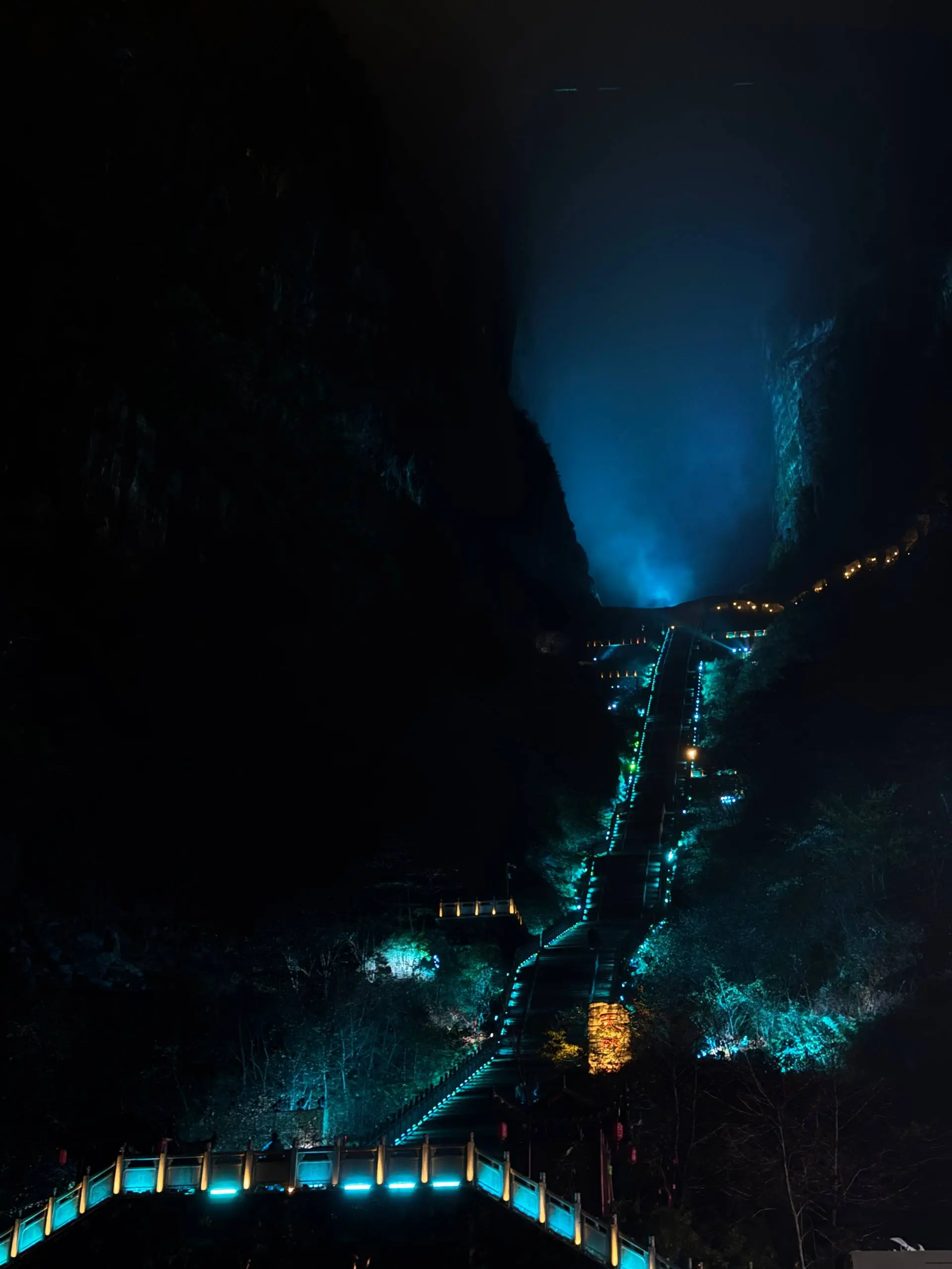 📍 Tian’anmen mountain national forest park
Чудо света которое получилось увидеть вживую. | Сетка — социальная сеть от hh.ru