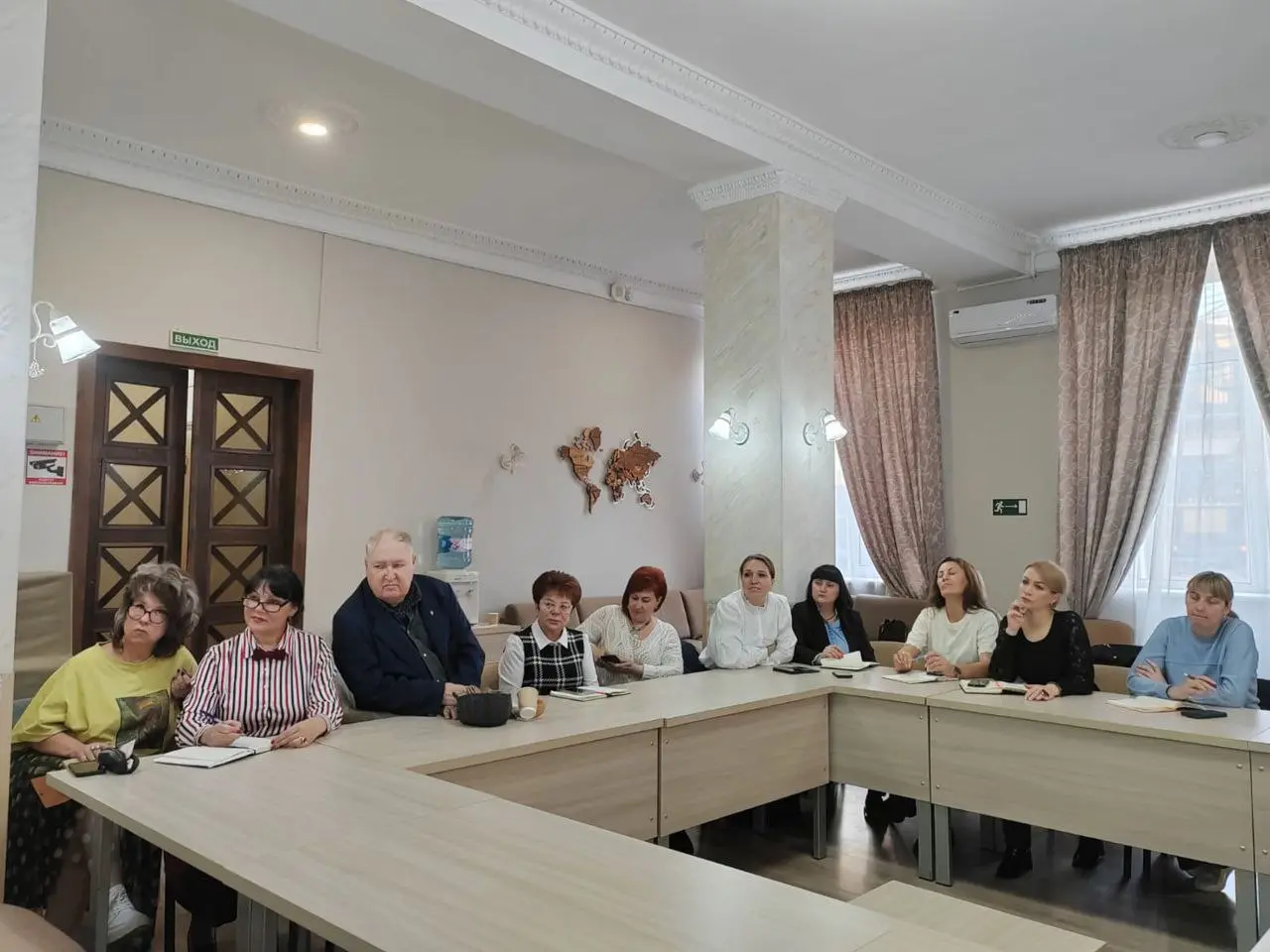 🚀 В атмосфере живого и конструктивного обсуждения прошел мастер-класс от федерального эксперта, признанного специалиста в области публичных выступлений и техники речи Евгении Герасимчук-Карповой в Общ... | Сетка — социальная сеть от hh.ru