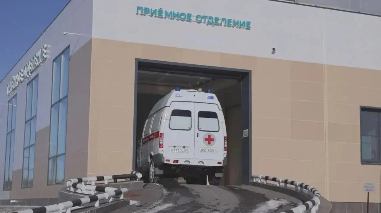 Первые отделения Камчатской краевой больницы перевезли пациентов в помещения нового корпуса лечебного учреждения
По данным региона, экстренная госпитализация в отделения, расположенные в новом здании,... | Сетка — социальная сеть от hh.ru
