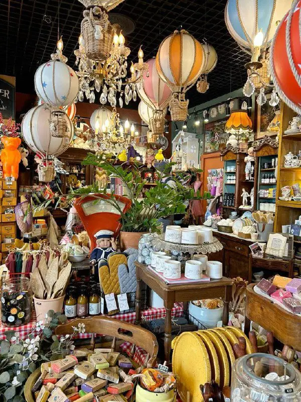 🛍️В Москве пройдёт маркет «Мосвинтаж»
14-16 ноября 12:00-21:00
Гостей ждут наряды и аксессуары с историей, книги, посуда, игрушки и вещи для уюта | Сетка — социальная сеть от hh.ru