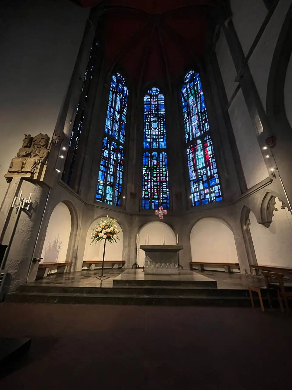 И еще варианты церковных логотипов:

Ахенский собор
St. Foillan (здесь можно заметить принадлежность к единой бренд-архитектуре вместе с церковью Hl. Kreuz, которую я показывала ранее) | Сетка — социальная сеть от hh.ru