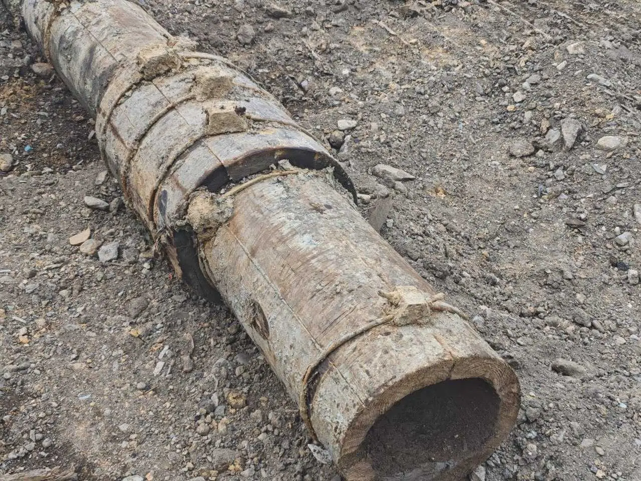 👍Столетний японский водопровод нашли в Южно-Сахалинске
🚰При строительстве обнаружен фрагмент деревянного водовода длиной несколько метров | Сетка — социальная сеть от hh.ru