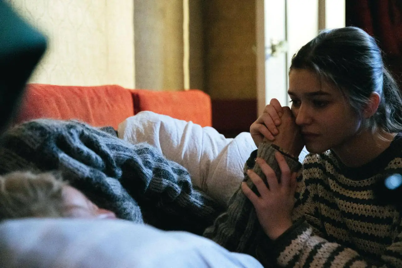 🫶🏻 Фонд «Помощь рядом» превратил сериал «Камбэк» в доброе дело
По мотивам сериала Кинопоиска про бездомного человека и подростков в трудной ситуации, можно помочь реальным людям | Сетка — социальная сеть от hh.ru