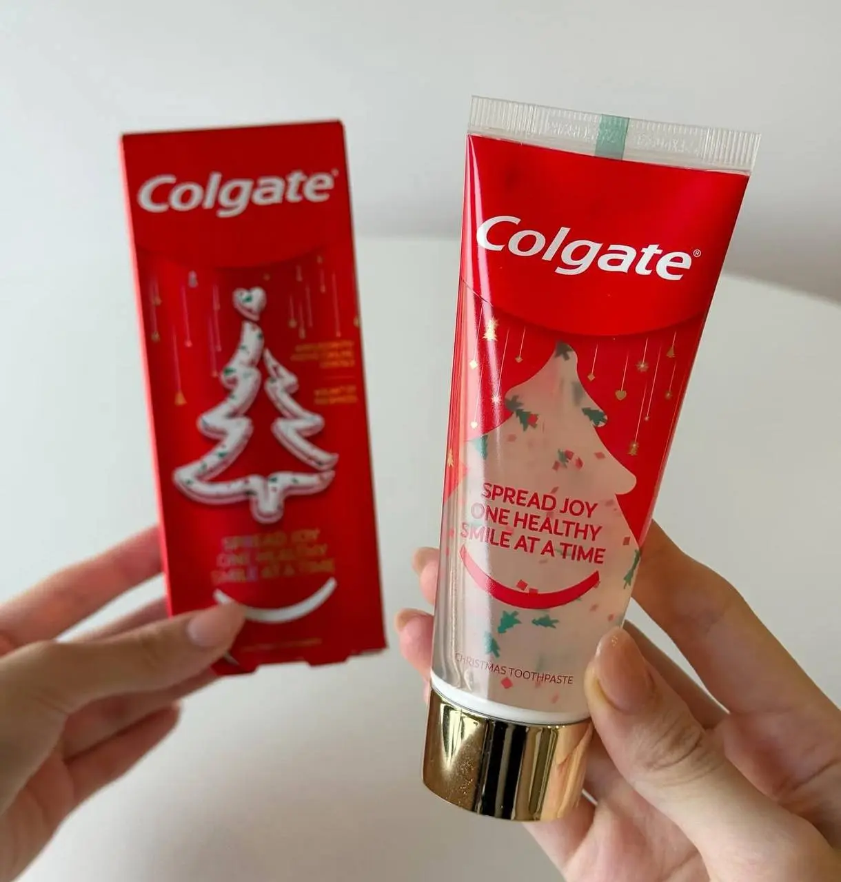 Colgate тоже дропнул праздничную пасту, внутри которой есть зеленые ЁЛОЧКИ и красный орнамент | Сетка — социальная сеть от hh.ru