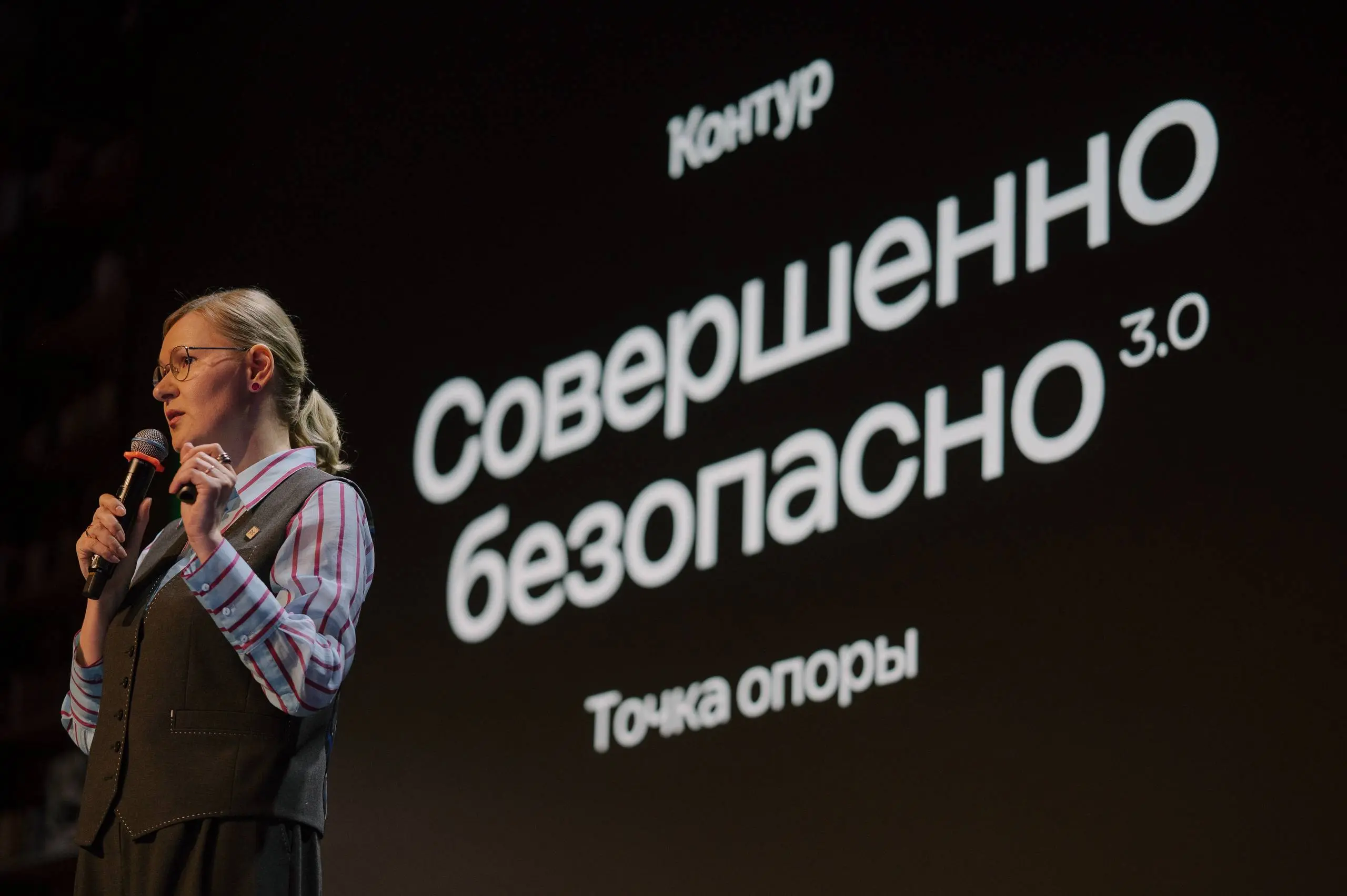 Коллеги, делимся второй частью фотографий с конференции 🤝
Из ключевых моментов:
— Торжественное подписание соглашения с Usergate
— Выступления спикеров
— Пленарная сессия
Ждём ваши реакции 🔥 | Сетка — социальная сеть от hh.ru