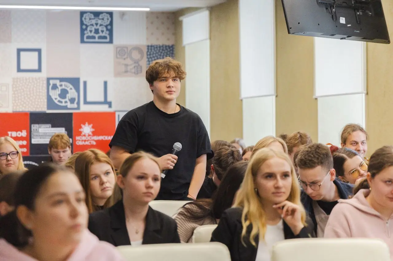 Профкосмос покорен! 🚀
Вчера в Новосибирске завершилась интенсивная программа «На орбиту в профкосмос» от Центра профессионального развития «Острова» | Сетка — социальная сеть от hh.ru