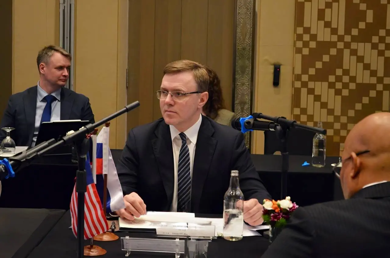 🇷🇺🇲🇾 Россия и Малайзия продолжают сотрудничество в сфере ТЭК
Роман Маршавин обозначил перспективные направления развития сотрудничества в энергетике между Россией и Малайзией в ходе 4-го заседания Рос... | Сетка — социальная сеть от hh.ru