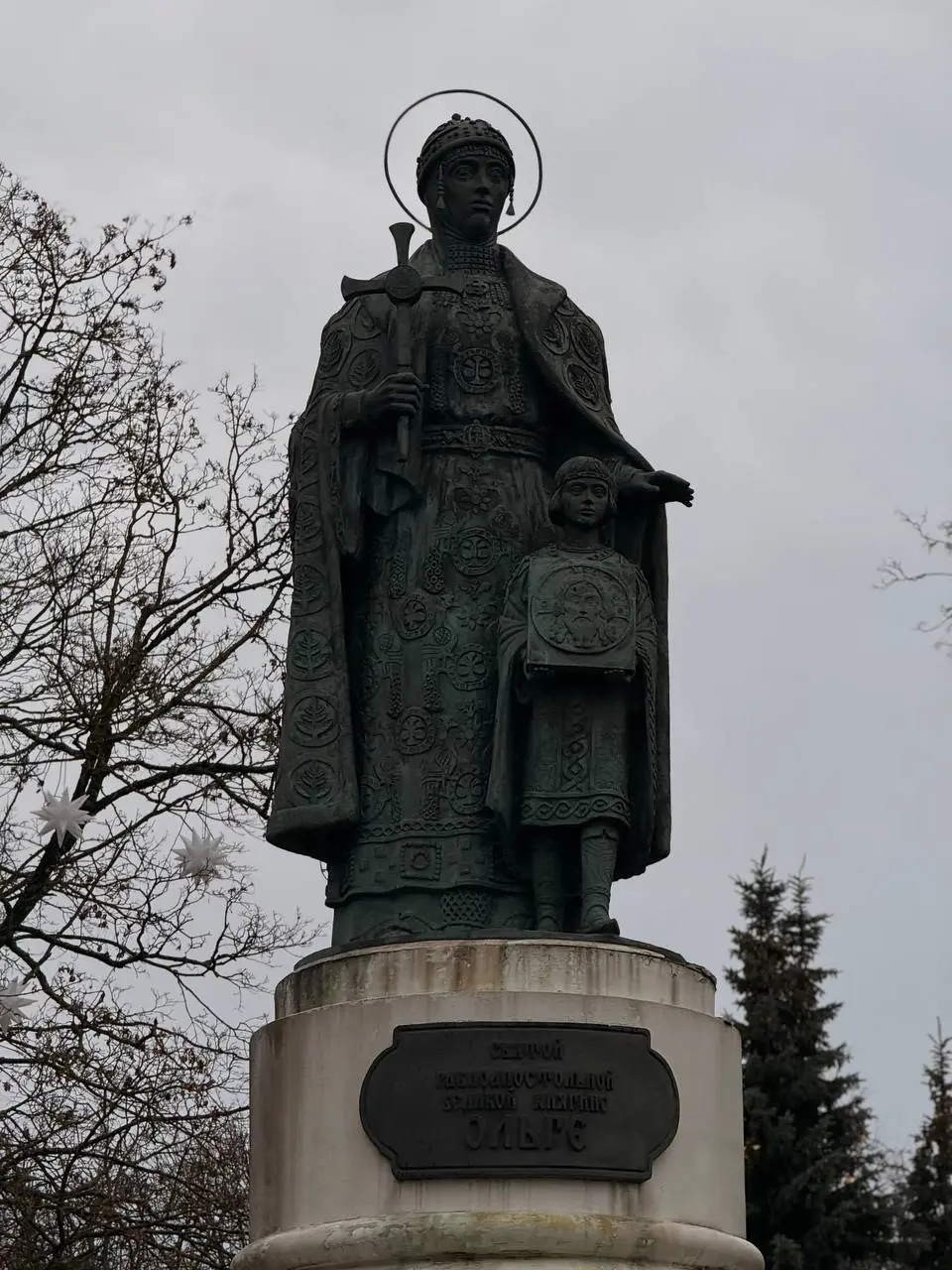 👋 Привет, дорогие подписчики!
Сегодня я в Пскове — приехала на важный форум, о котором обязательно расскажу вам завтра. А пока — давайте поговорим о том, что действительно волнует многих из вас | Сетка — социальная сеть от hh.ru