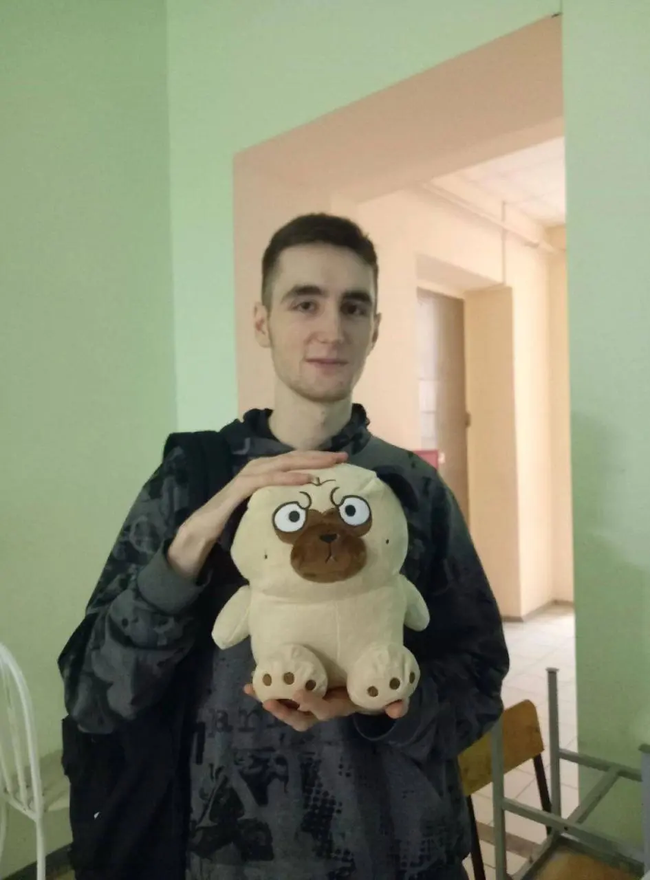 о том, что мне дал риск😔
(фотка с момента студенчества)
Если честно, у меня абсолютно все мои большие результаты в жизни происходили именно тогда, когда я принимал спонтанные решения | Сетка — социальная сеть от hh.ru