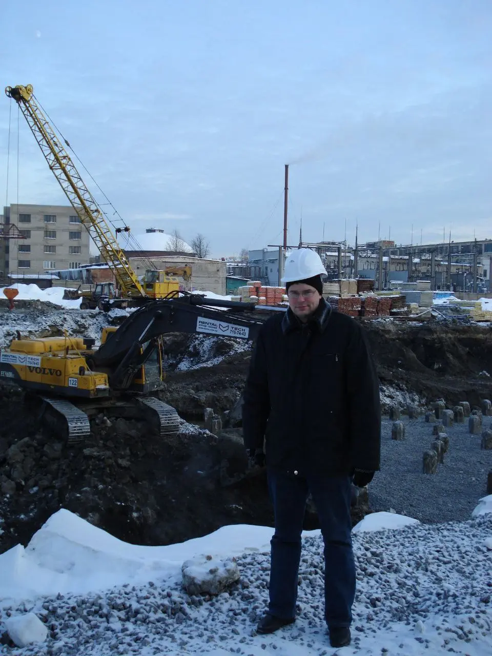 😈ГИП по знакомству
Осень 2012 года. Мне через знакомых кидают тему: «Есть интересный объект, нужен главный инженер проекта». Опыта управления проектированием такого масштаба у меня — ноль | Сетка — социальная сеть от hh.ru