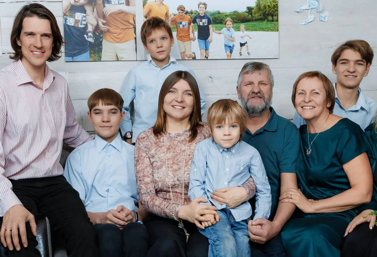 Пост благодарности родителям❤️‍🔥
#БогиняБогинь2025задание1
Всероссийское сообщество многодетных женщин
Семья — это огромное счастье | Сетка — социальная сеть от hh.ru