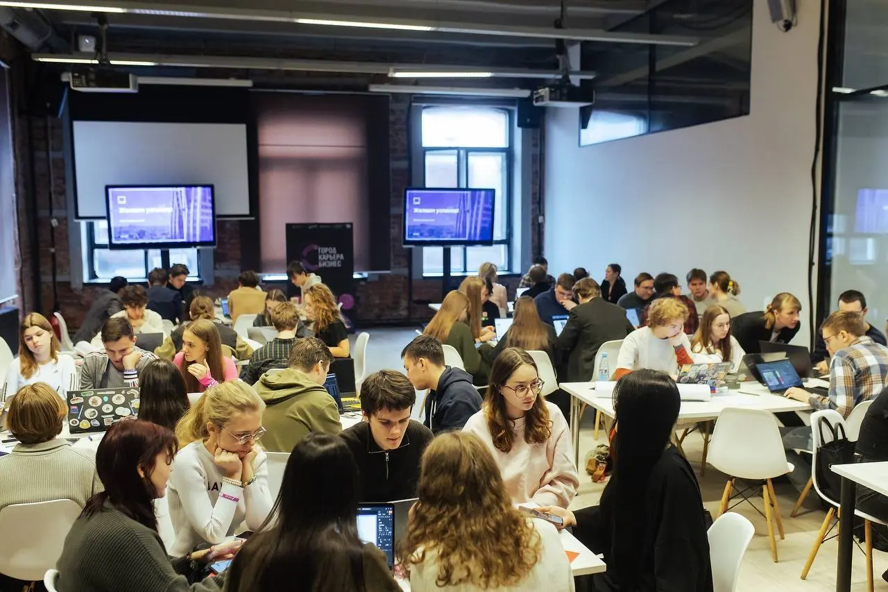 👏🏼 Карьерный форум для молодежи пройдет в Москве 29-30 ноября
Его проведут в столичном кластере «Ломоносов» | Сетка — социальная сеть от hh.ru