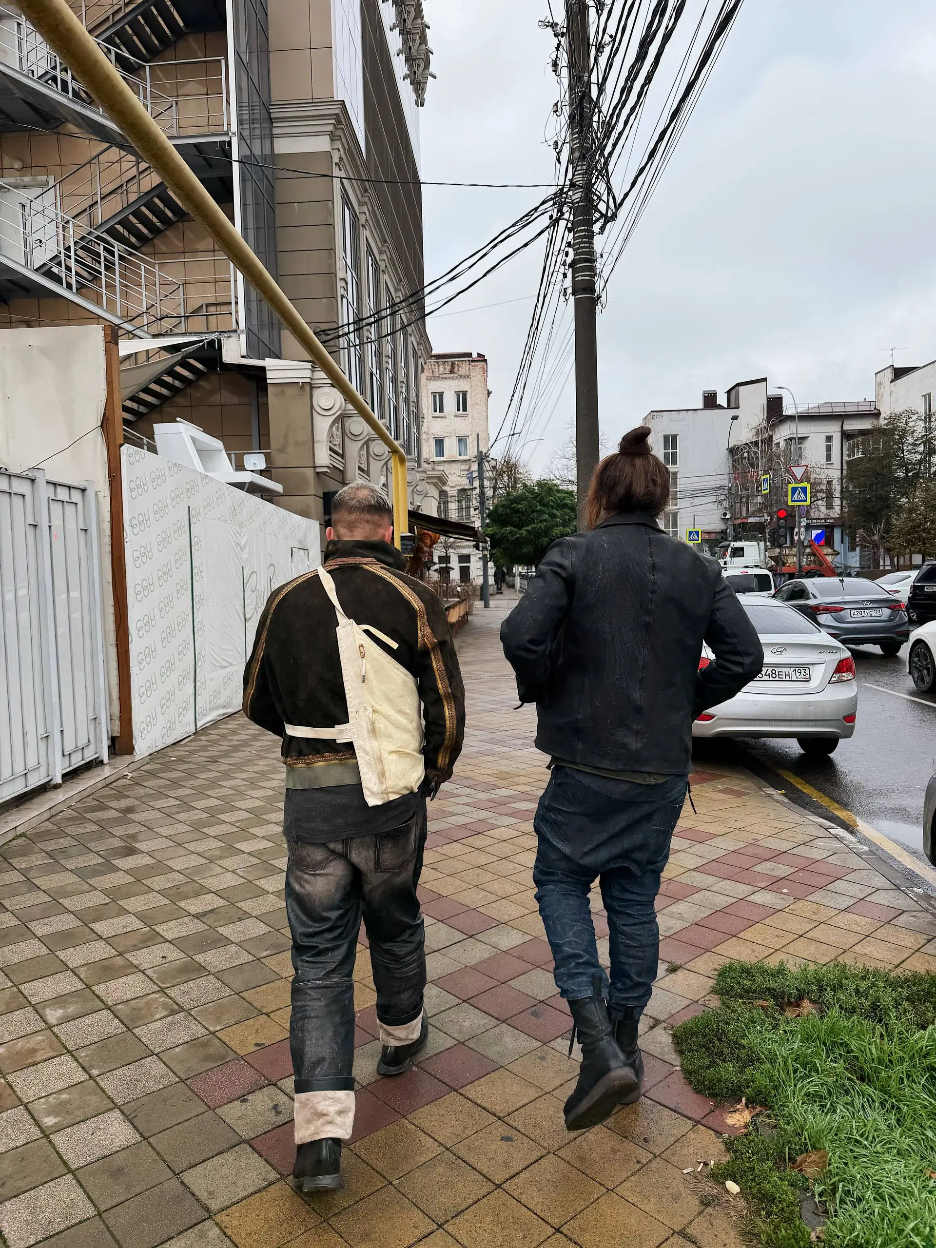 Держим Кубань в страхе
Приезжал в гости кореш
В этом посте были ссылки, но мы их удалили по правилам Сетки | Сетка — социальная сеть от hh.ru