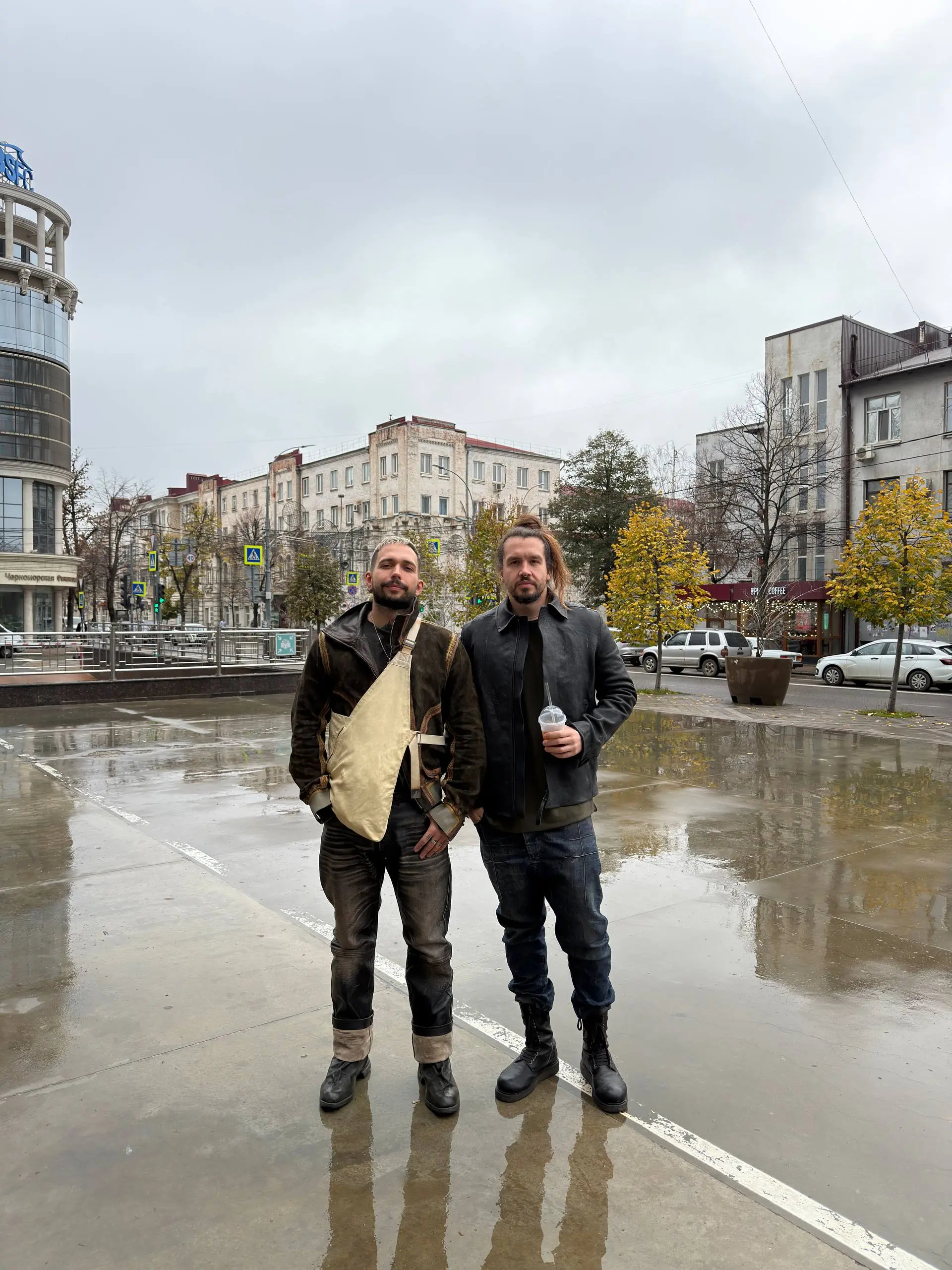 Держим Кубань в страхе
Приезжал в гости кореш
В этом посте были ссылки, но мы их удалили по правилам Сетки | Сетка — социальная сеть от hh.ru