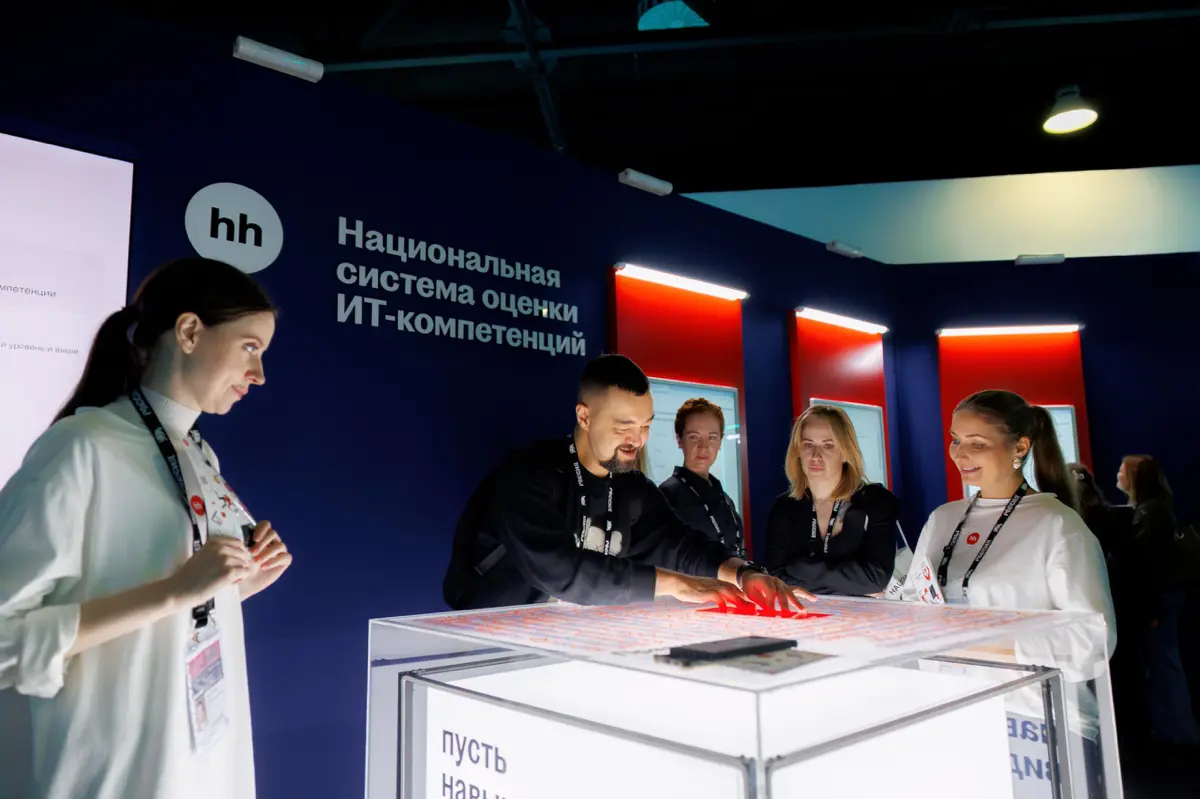Стенд hh.ru на форуме «Цифровые решения» от Минцифры | Сетка — социальная сеть от hh.ru
