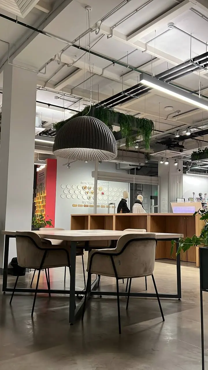 на самом деле мне показалось, что Самара супер серая, но есть одно место, которое меня заставило поверить, что город реально хорош!
филиал Третьяковки в Самаре 🏛
сейчас работают 2 выставки — «Музей Фа... | Сетка — социальная сеть от hh.ru