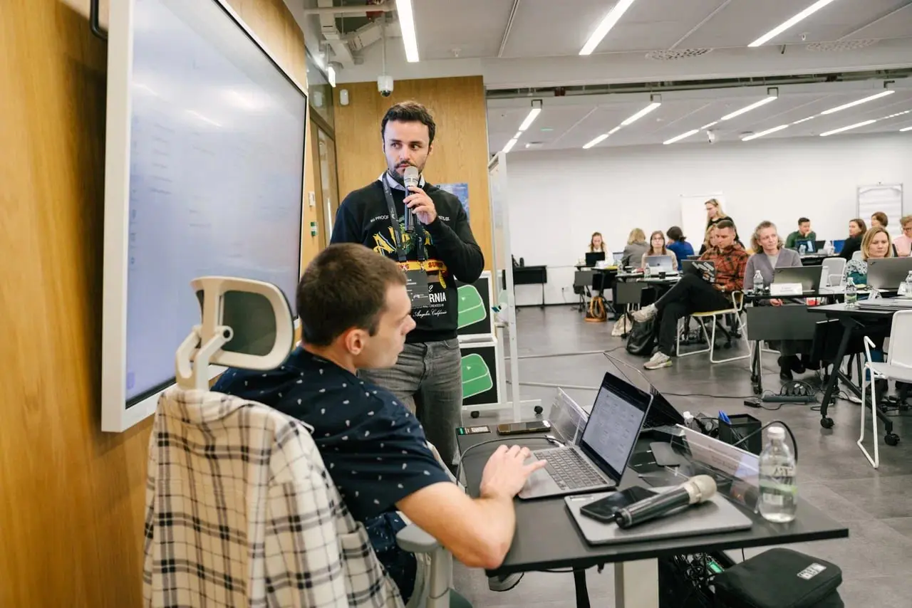 Выступали на интенсиве "ИИ для лидеров" в Центральном университете. Аудитория попалась классная | Сетка — социальная сеть от hh.ru