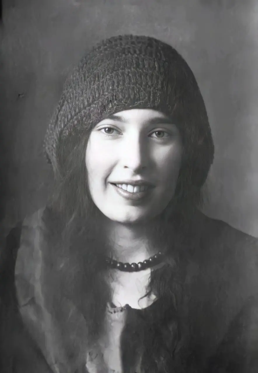 Дизайн банки сгущенки
Создана в 1939-м (некоторые источники говорят о 36-м) году, талантливым графиком Ираидой Фоминой (1906 – 1964) | Сетка — социальная сеть от hh.ru
