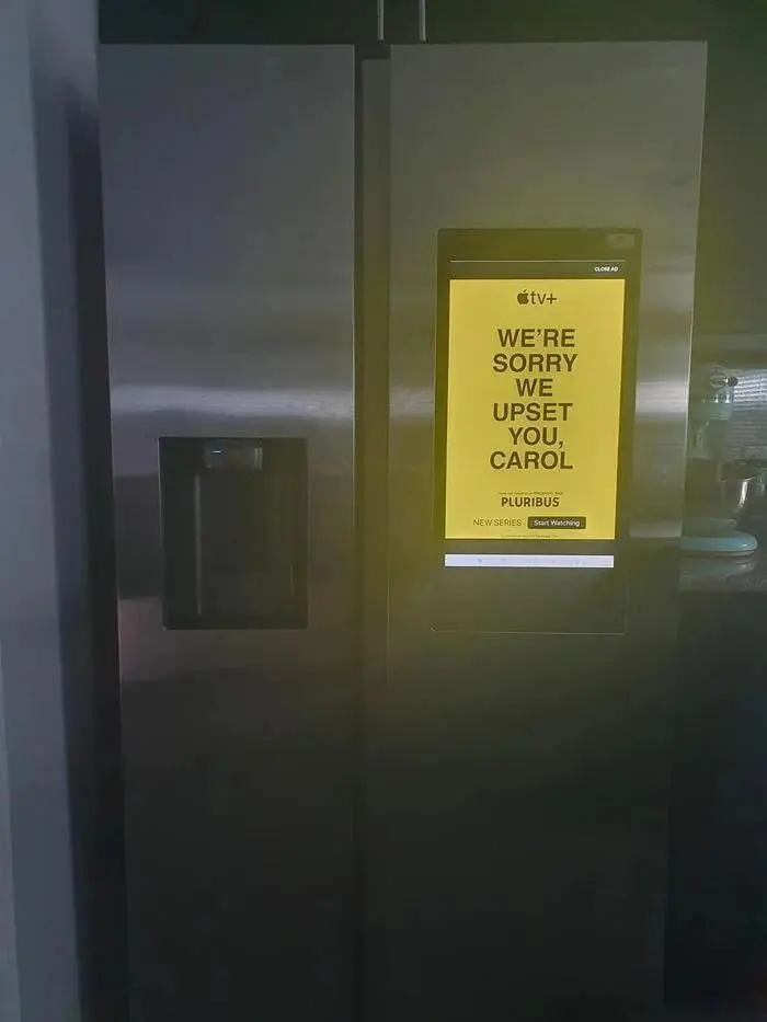 Samsung начали показывать рекламу на своих холодильниках
Samsung запустил круглосуточную рекламу на холодильниках: чтобы отключить объявления, нужно платить по $16 в месяц (≈1200 руб | Сетка — социальная сеть от hh.ru