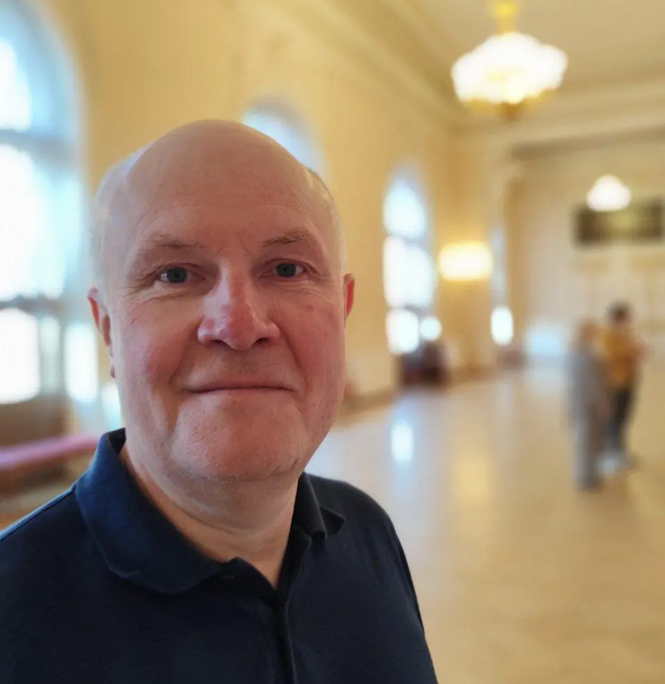 Жить в моменте очень сложно.
Сегодня прочитал письмо 83-летней женщины, написанное её 60-летней подруге.
И я понял:
мне тоже нужно было услышать это раньше | Сетка — социальная сеть от hh.ru