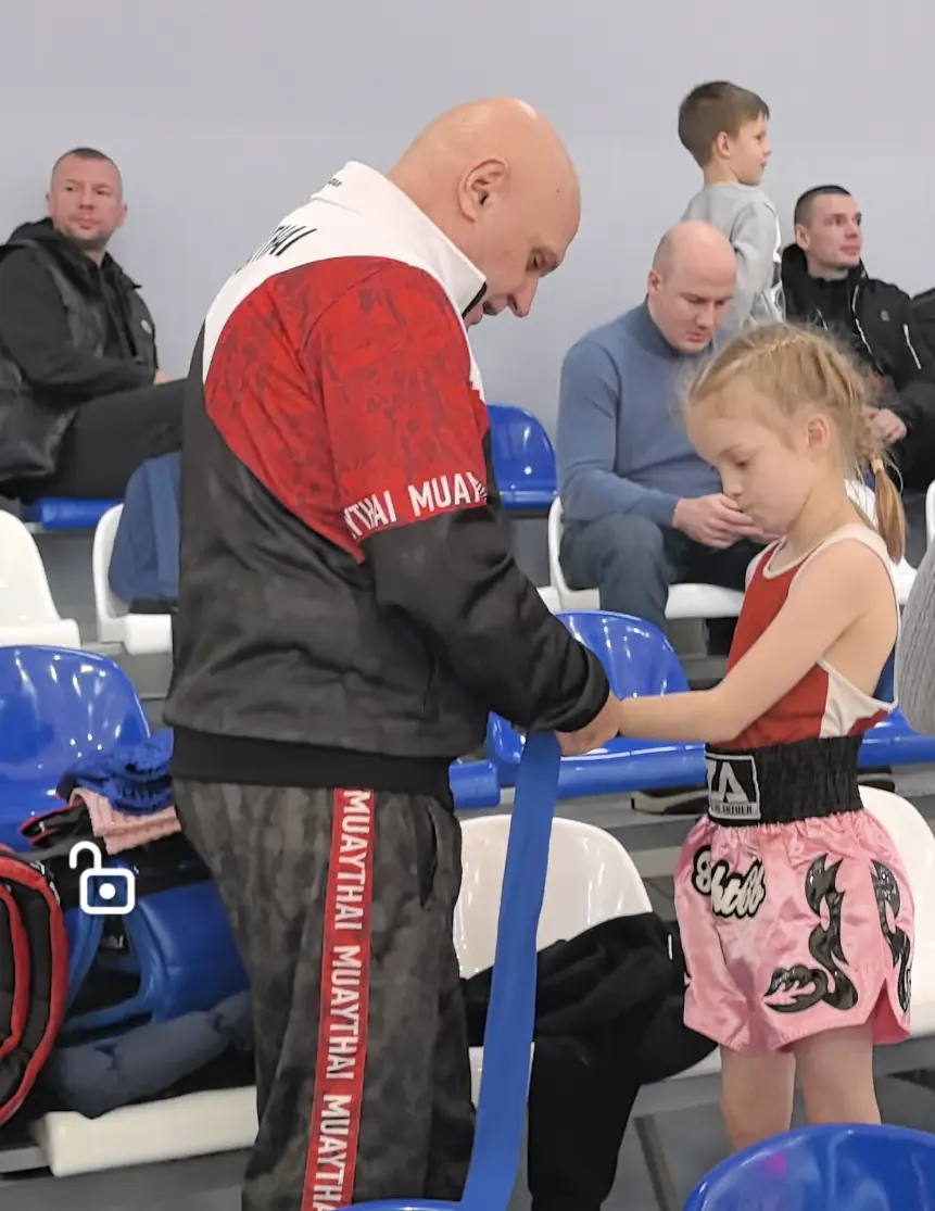 Фамильная черта: сталь в глазах и серебро на шее. | Сетка — социальная сеть от hh.ru