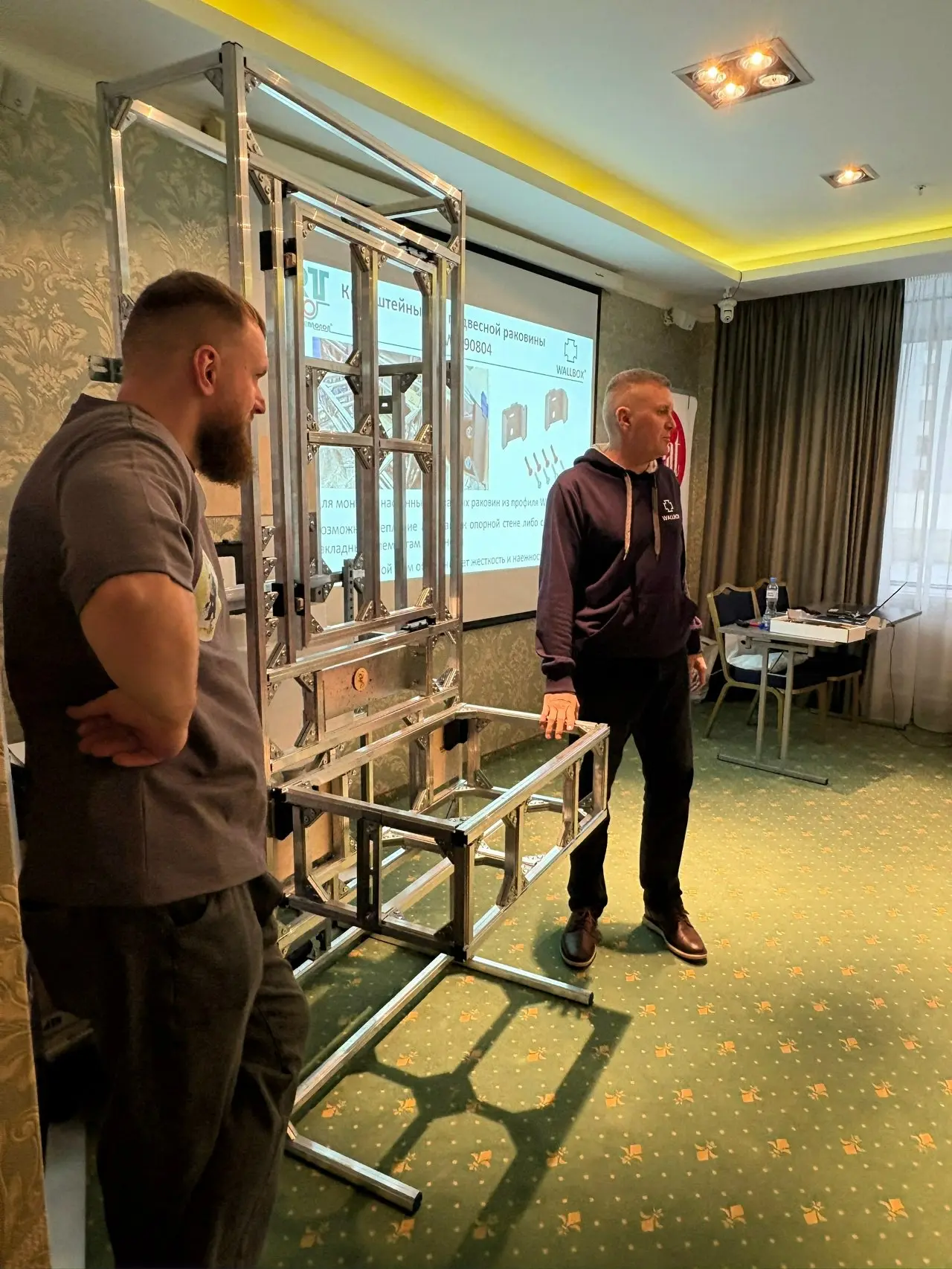 Алексей Гордеев научит как правильно, дешево и сердито работать с Wallbox. Интересных Вопросов от слушателей много, просматривается явная заинтересованность. Приятно слушать специалиста !! ♨ | Сетка — социальная сеть от hh.ru