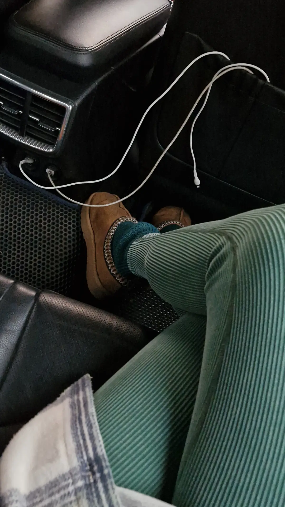 Как работать с зумерами?  
Это самый бесконечный дискурс современности. Я погружена в тему рынка труда и кадров и постоянно вижу не просто вебинары на эту тему для HR, но целые форумы и конференции | Сетка — социальная сеть от hh.ru