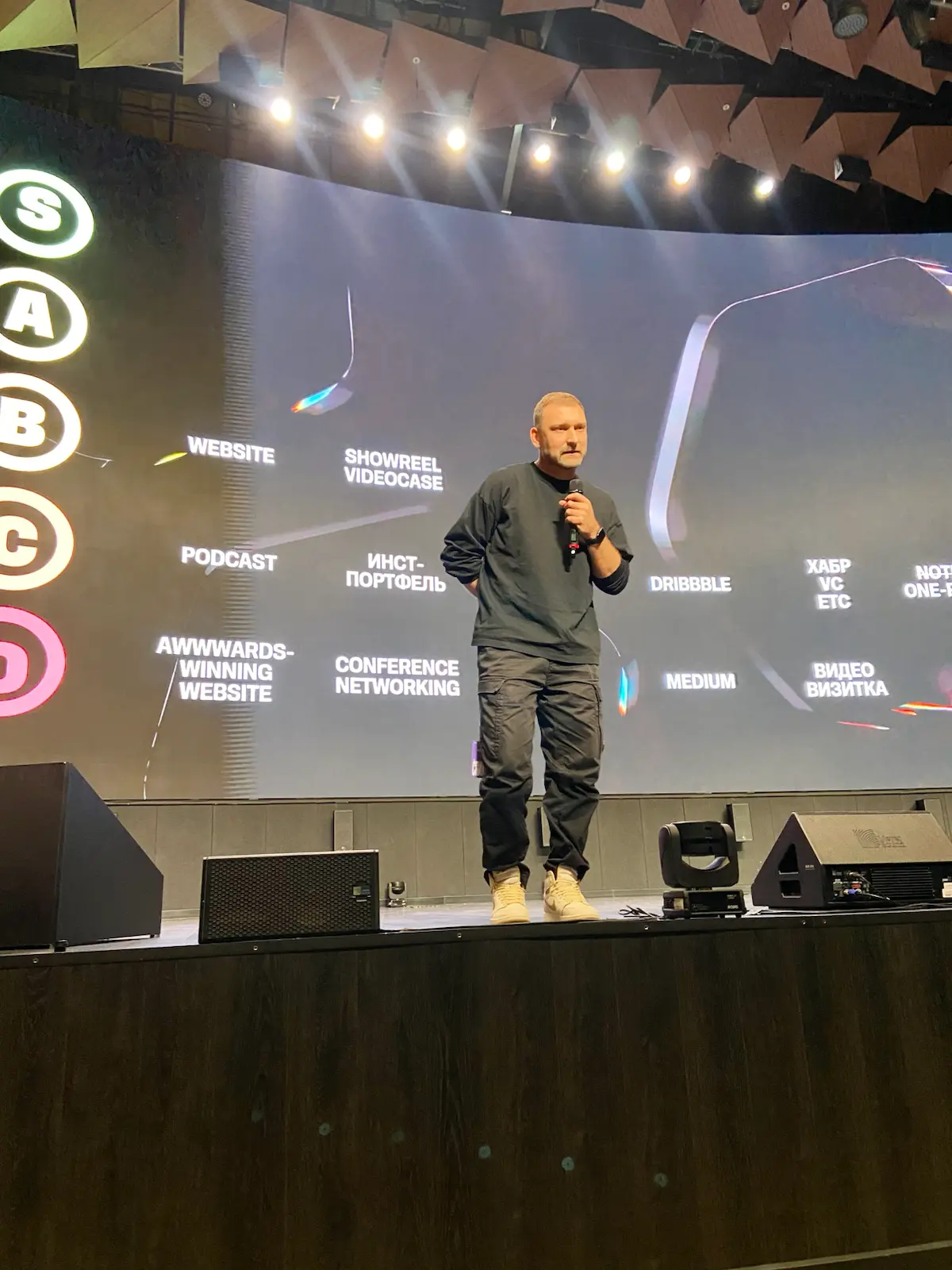 Сходила зрителем на Dprofile Awards — дизайн- фестиваль и премия года.
Послушала Митю Осадчук. И рада за победителей💗
#sberdesign #dprofile | Сетка — социальная сеть от hh.ru