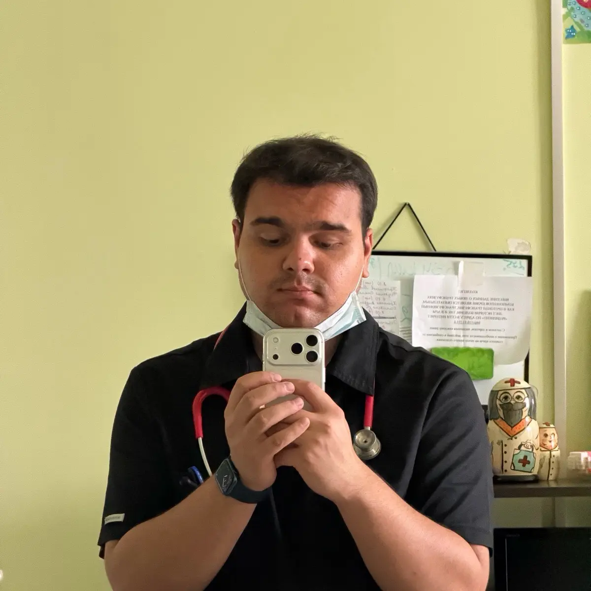 Александр Николаев