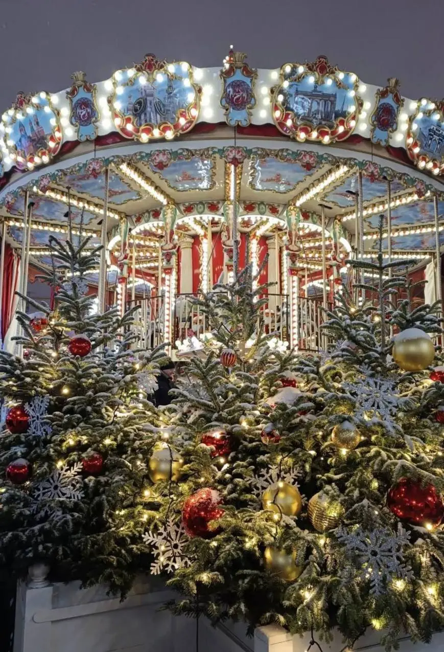 🎄ГУМ-ярмарка на Красной площади
с 1 декабря по 1 марта
На ярмарке можно будет покататься на каруселях, а также съесть пирожки, блинчик, жареные колбаски и венские вафли, пряники и баранки, выпить аром... | Сетка — социальная сеть от hh.ru