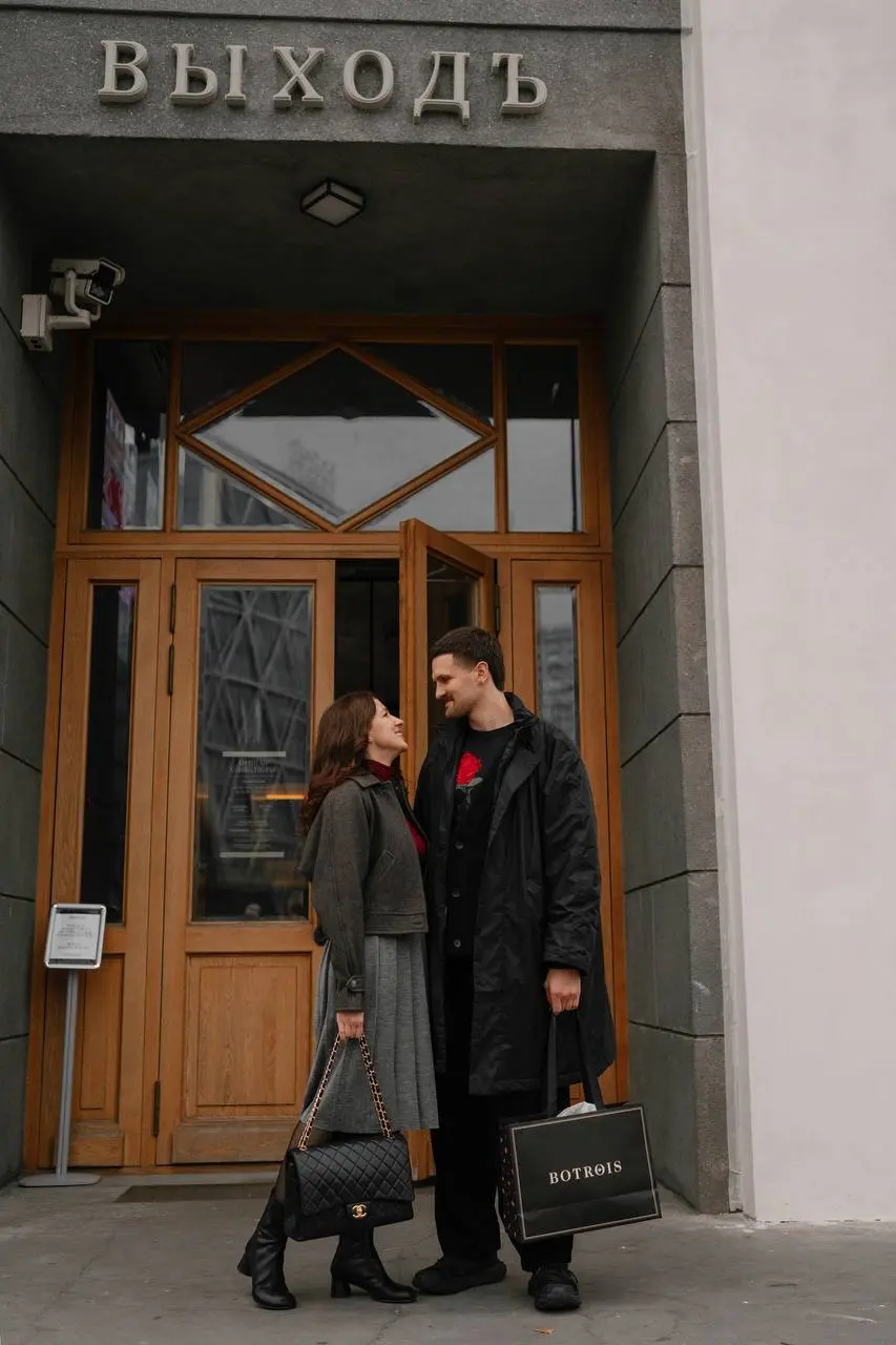 Смотрите как нас с Татой замечательно пофотографировали! Дело было осенним субботним утром, мы пошли гулять по одному из любимых маршрутов, старт которого начинался от кинотеатра «Художественный» — мо... | Сетка — социальная сеть от hh.ru