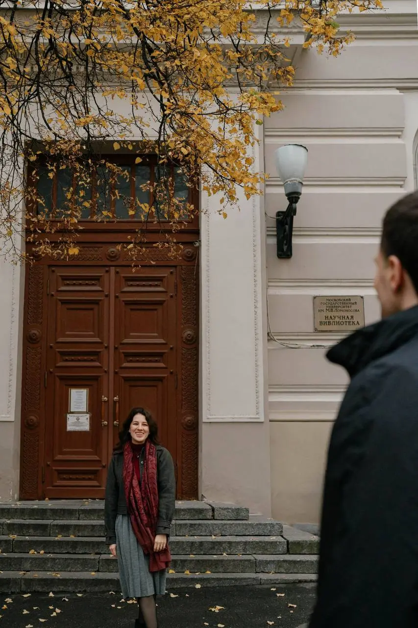 Смотрите как нас с Татой замечательно пофотографировали! Дело было осенним субботним утром, мы пошли гулять по одному из любимых маршрутов, старт которого начинался от кинотеатра «Художественный» — мо... | Сетка — социальная сеть от hh.ru