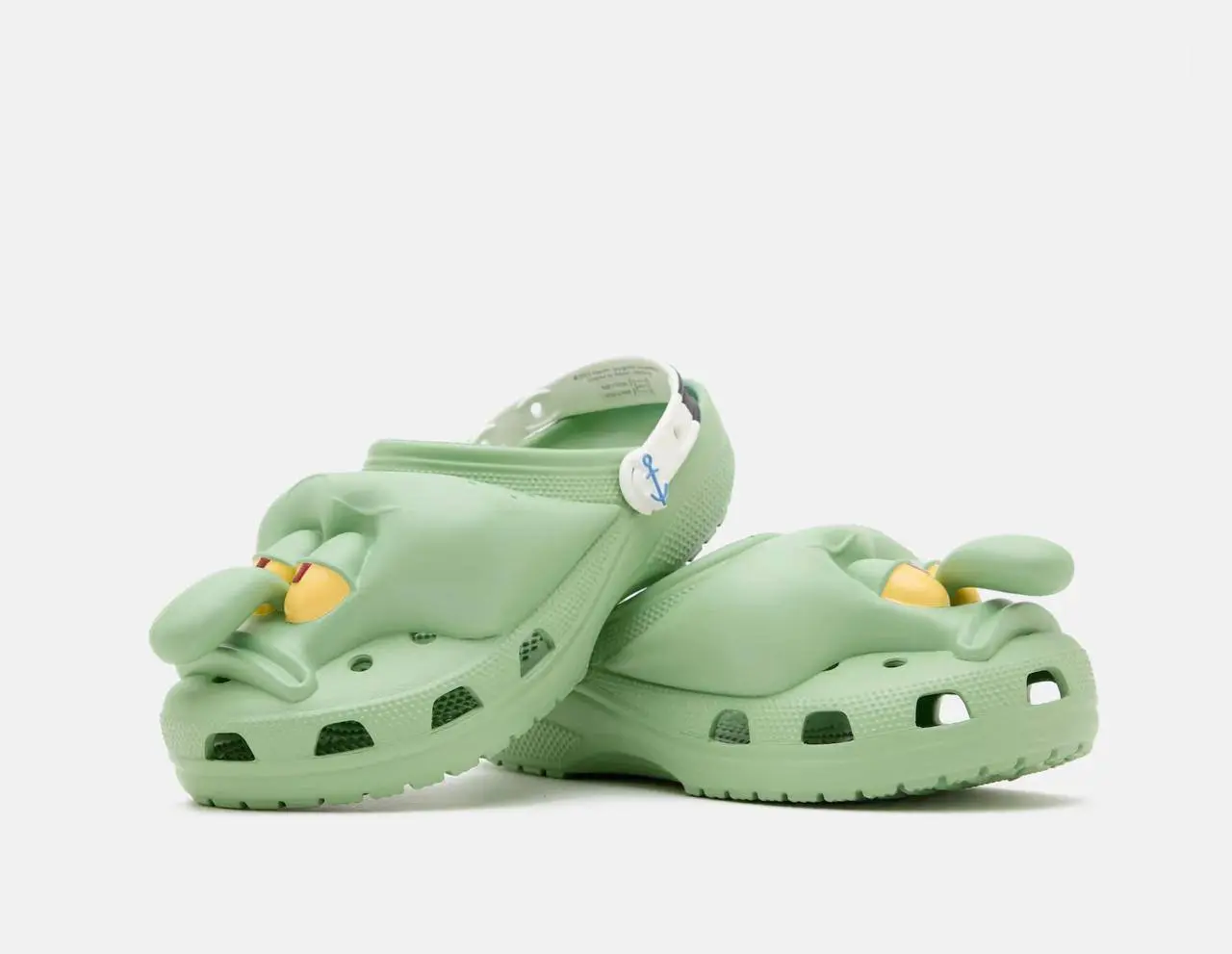 Crocs выпустил клогги с лицом Сквидварда. Это пополнение коллекции тапочек со Спанч Бобом и Патриком. Дроп намечен на 11 декабря, а ожидаемый прайс — 75 баксов (6 тысяч рублей).
Мудовые 😔 | Сетка — социальная сеть от hh.ru