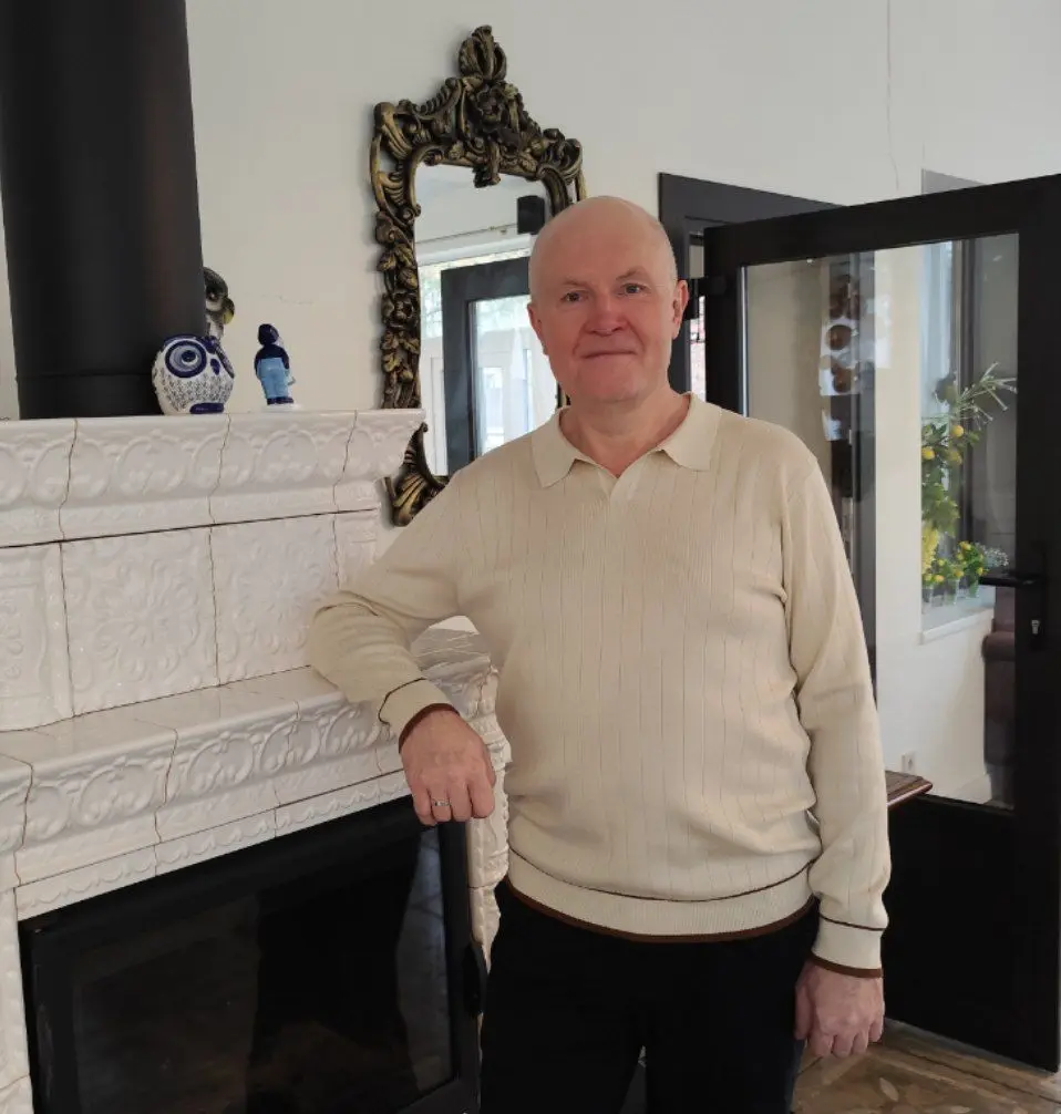 Мужская сила — не в громких словах.
Она — в тишине объятий.   
Замечали? 
Когда в доме становится тяжело женщине, первым это чувствует ребёнок | Сетка — социальная сеть от hh.ru