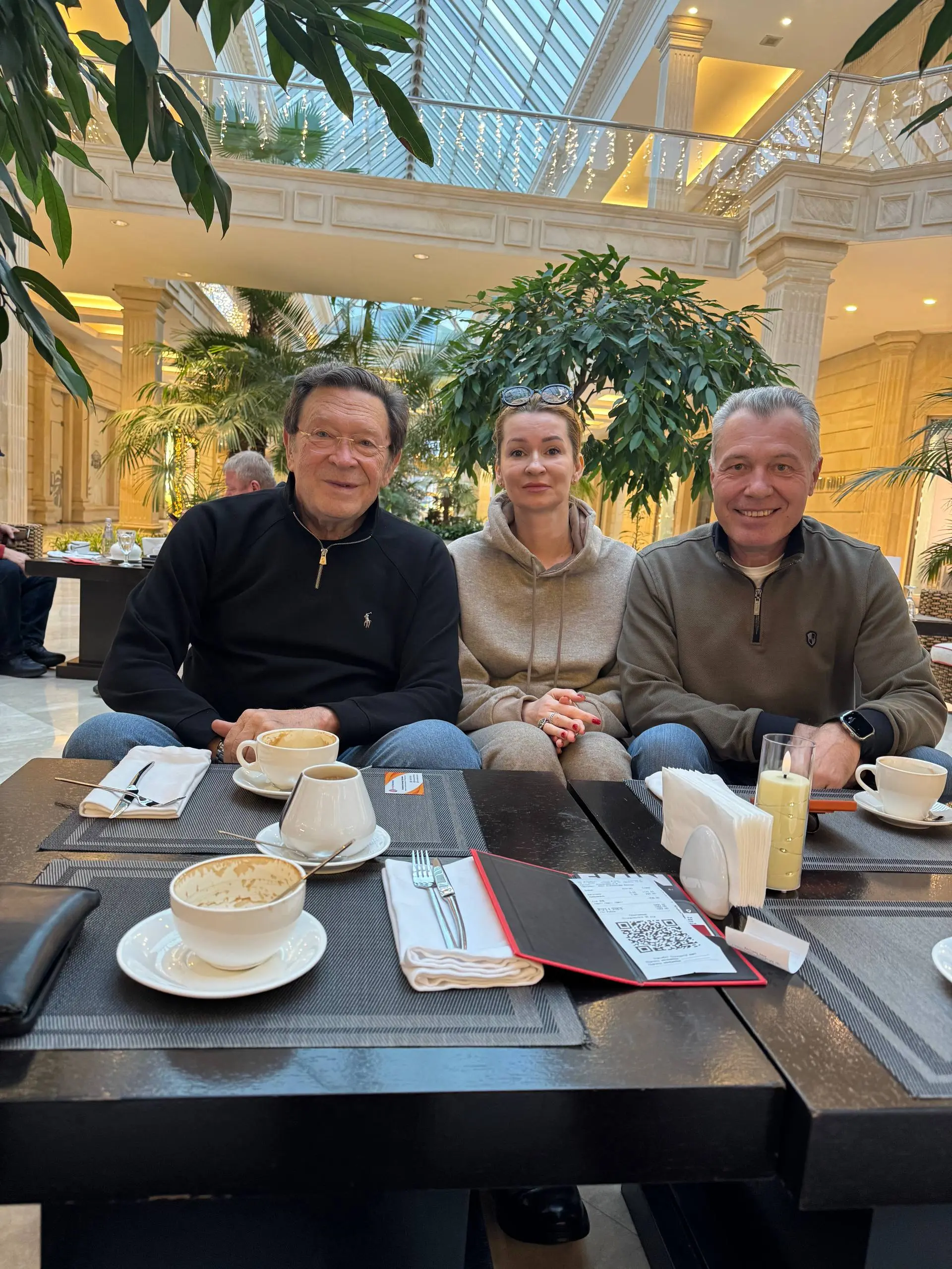 Сила искусства встречает силу человеческой заботы! 🤝
Друзья, иногда жизнь подбрасывает встречи, которые вдохновляют и придают новый смысл тому, что мы делаем | Сетка — социальная сеть от hh.ru