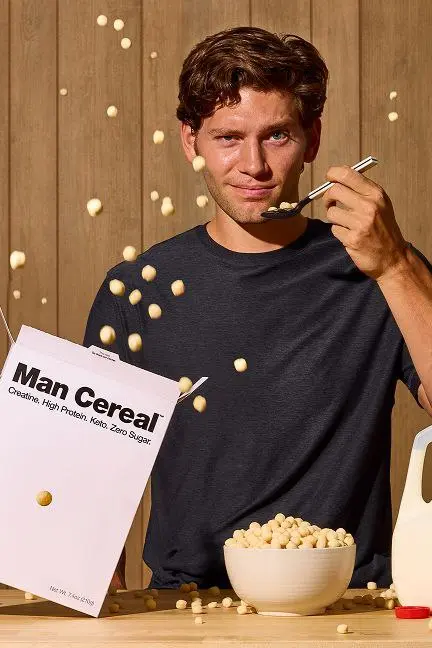 🆕 Новая неделя = новый бренд 
Согласитесь, белая упаковка с минимумом чёрного текста и фудзоной в виде точечки выглядит очень непривычно! 
Man Cereal – это «мужские» хлопья с креатином и высоким содер... | Сетка — социальная сеть от hh.ru