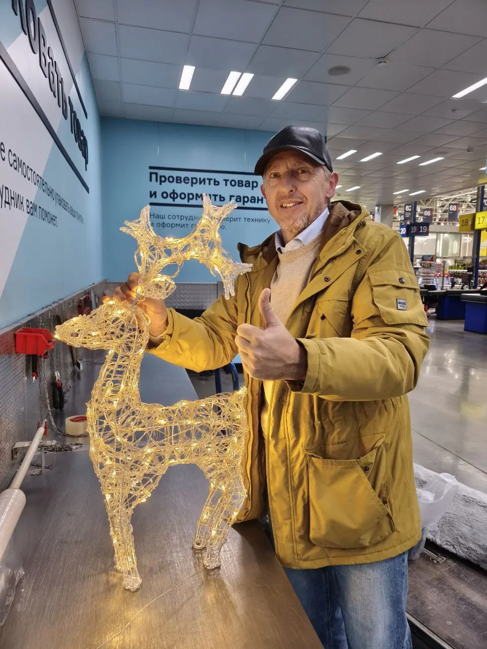 Родни курил такт себе новогоднего оленя, Макс решил, что это его олень 😂
А мне кружку с котиком и лошадкой ❤️
#Коты@poldner | Сетка — социальная сеть от hh.ru