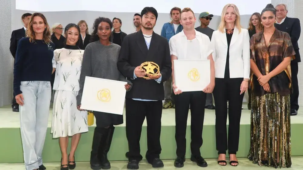 LVMH открыли прием заявок на LVMH Prize для молодых дизайнеров. Подать заявку можно до 11 января на сайте конкурса. Участвовать могут дизайнеры от 18 до 40 лет, которые выпустили минимум две коллекции | Сетка — социальная сеть от hh.ru