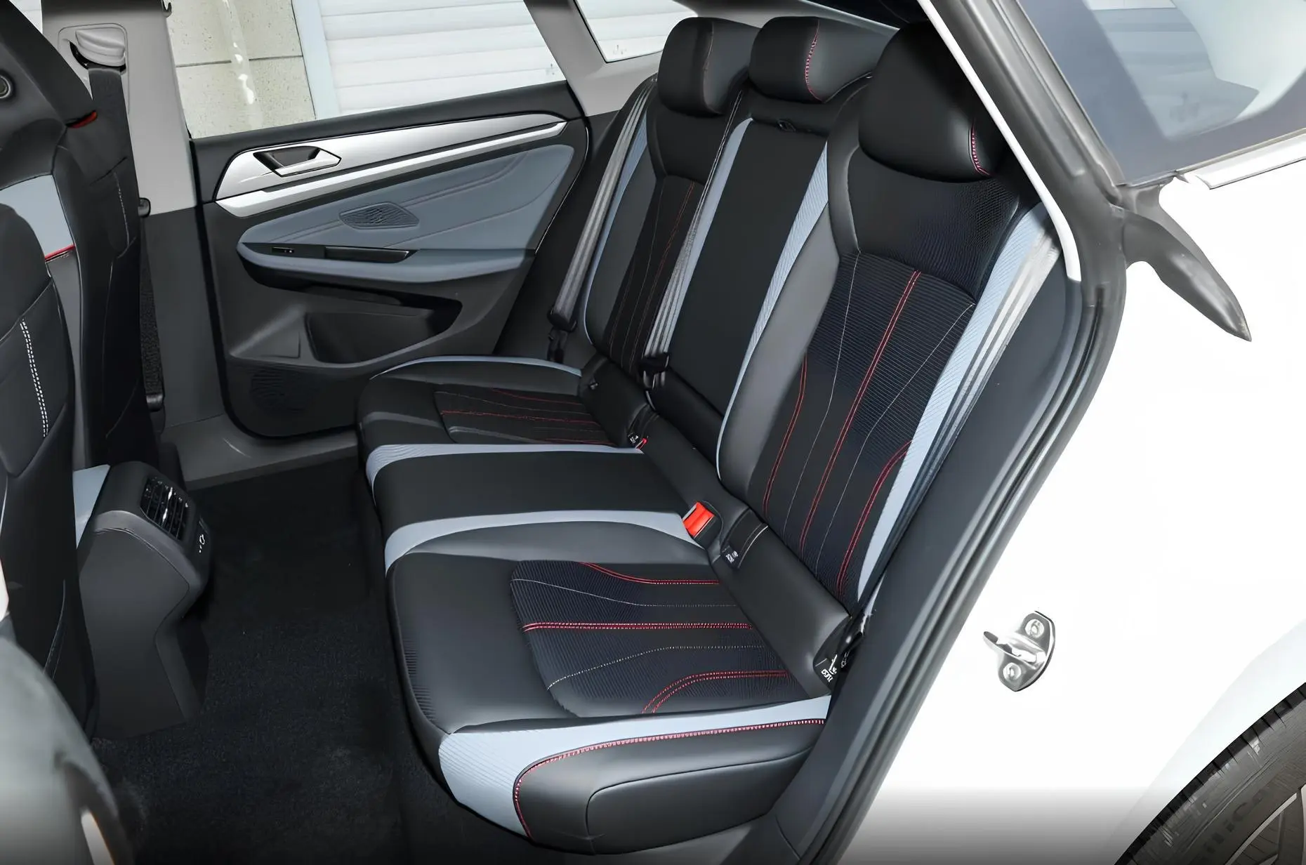 🚘Volkswagen Lamando L Cool Spicy PLUS
✅ 1.4 TSi 150 л.с., передний привод
Едет бодро, кушает мало, выглядит так, будто стоит дороже, чем есть на самом деле
🇨🇳Новый. Китай | Сетка — социальная сеть от hh.ru