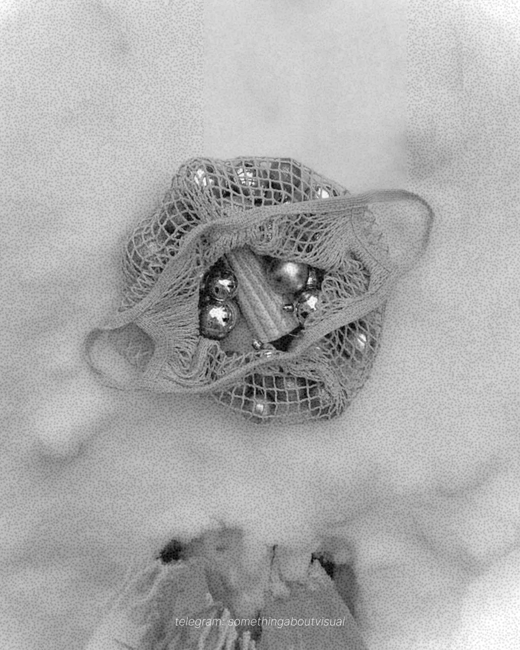 // Ретро обработка для фото в айфоне // 
Когда хочется разбавить ленту или сторис не цветными фотографиями❄️
Обработку можно сделать прямо в телефоне, а для более винтажного эффекта добавить зернистос... | Сетка — социальная сеть от hh.ru