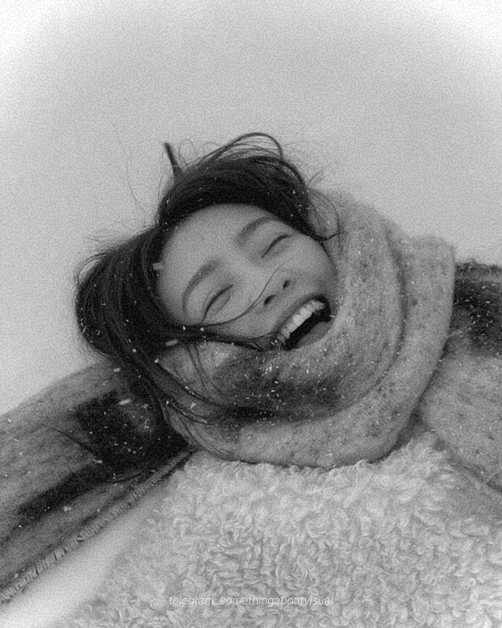 // Ретро обработка для фото в айфоне // 
Когда хочется разбавить ленту или сторис не цветными фотографиями❄️
Обработку можно сделать прямо в телефоне, а для более винтажного эффекта добавить зернистос... | Сетка — социальная сеть от hh.ru