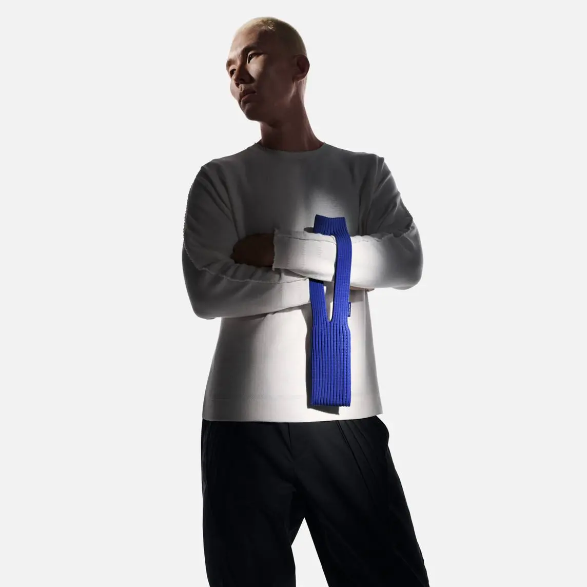Чехол-авоська для iPhone от Issey Miyake распродан менее чем за сутки.
Замена тренда лабубу успешно найдена, где-то по России застучали спицы мастериц с Авито. | Сетка — социальная сеть от hh.ru