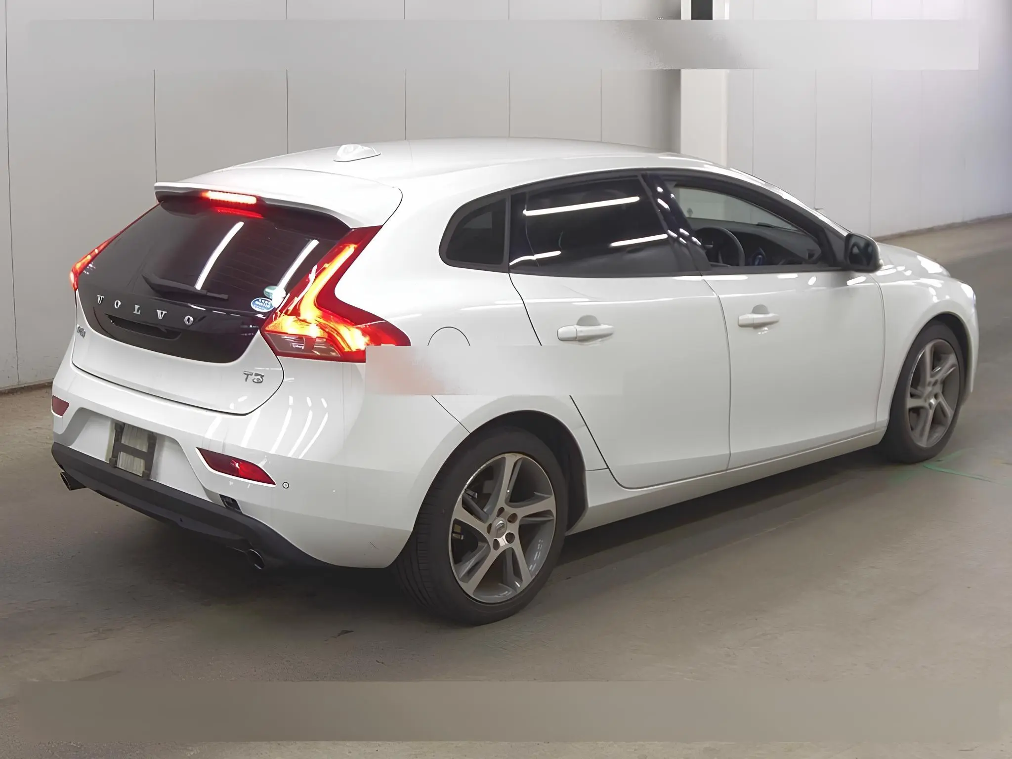 🚘Volvo V40 T3 Momentum
Шведская красота + Японский менталитет
Тот самый вариант, где стиль, безопасность и динамика собрались в одном аккуратном хэтче
Первая регистрация: 2016
Пробег: 61 500 км
Двигат... | Сетка — социальная сеть от hh.ru