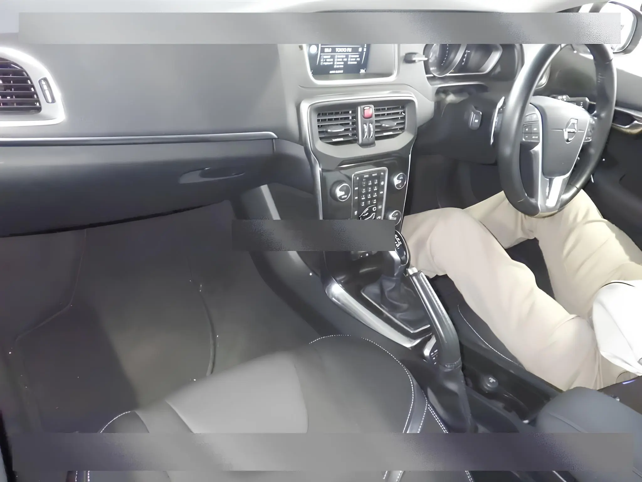 🚘Volvo V40 T3 Momentum
Шведская красота + Японский менталитет
Тот самый вариант, где стиль, безопасность и динамика собрались в одном аккуратном хэтче
Первая регистрация: 2016
Пробег: 61 500 км
Двигат... | Сетка — социальная сеть от hh.ru