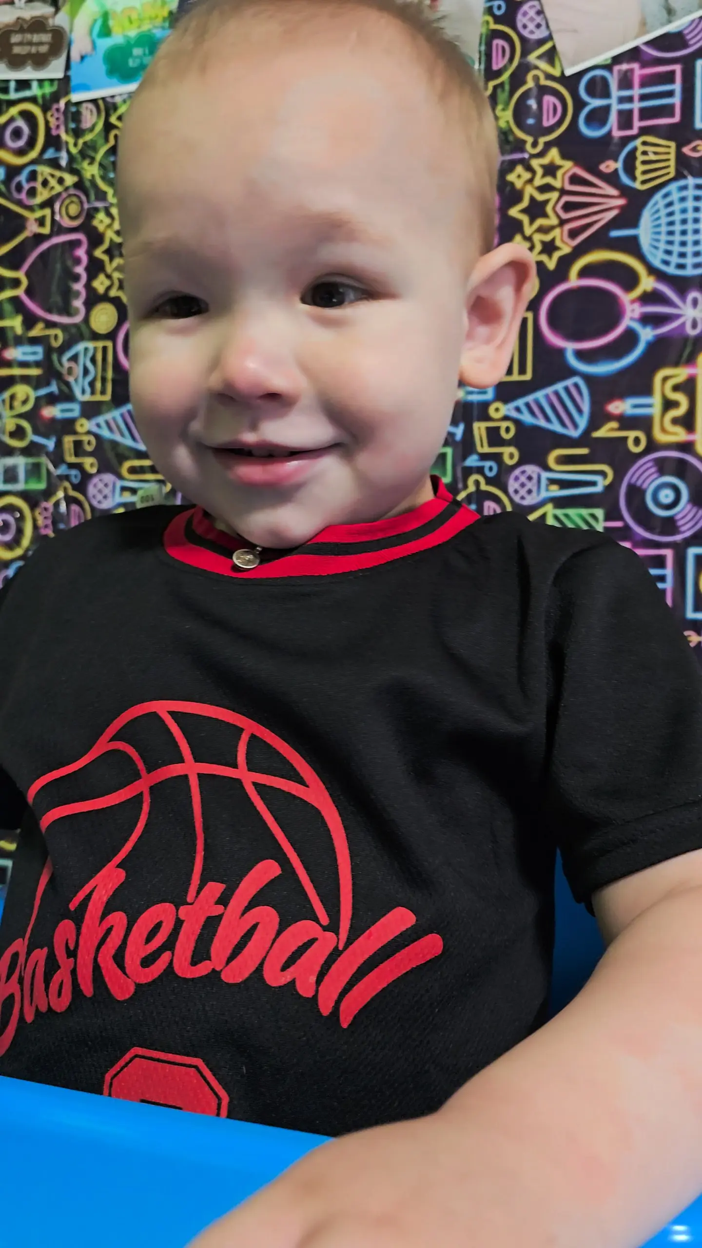 🥺 Мультфильм — персональный.
Не про «про машинки», а про него.  
Так мы начали день с самого утра 💫
🫂 Дети эмоцианальны | Сетка — социальная сеть от hh.ru