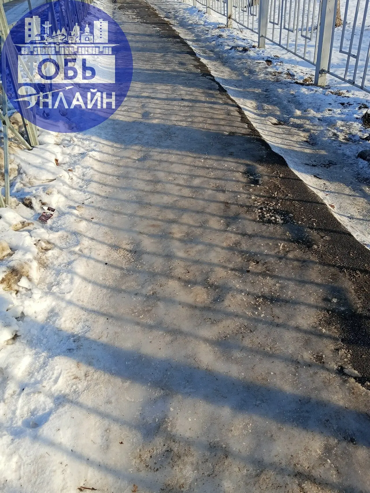 ↗ Администрация города Оби просим провести уборку тротуара на улице Шевченко. Около школы каток вместо тротуара. Мы старшеклассники сегодня помогали младшим школьникам добираться в школу | Сетка — социальная сеть от hh.ru