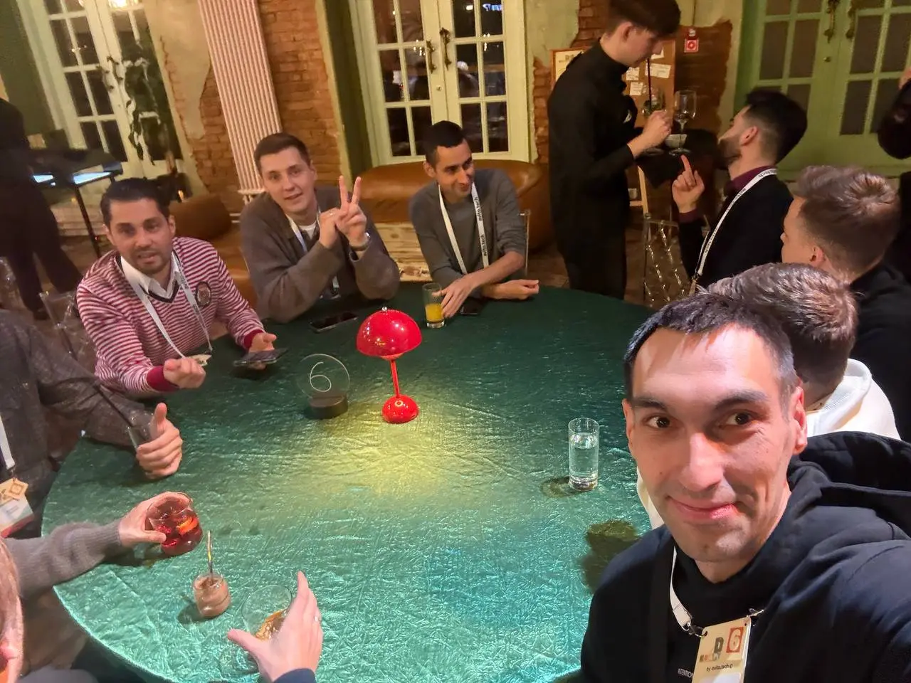 Вчера от Авито проводили мероприятие-вечеринку для DS тимлидов и менеджеров. Было много друзей и знакомых, много с кем познакомился впервые.
Сразу хочу извиниться, что кого-то не позвали | Сетка — социальная сеть от hh.ru