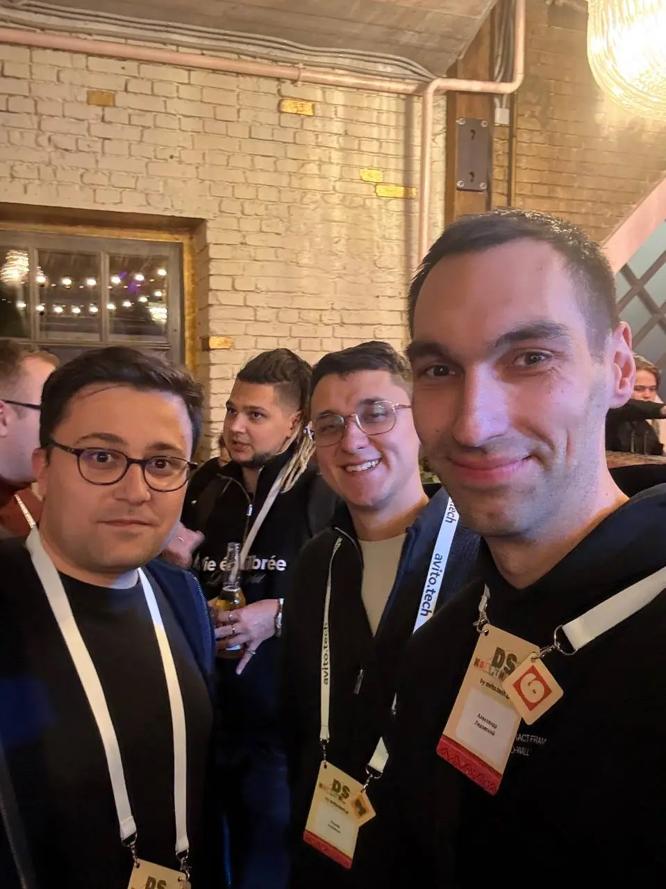 Вчера от Авито проводили мероприятие-вечеринку для DS тимлидов и менеджеров. Было много друзей и знакомых, много с кем познакомился впервые.
Сразу хочу извиниться, что кого-то не позвали | Сетка — социальная сеть от hh.ru