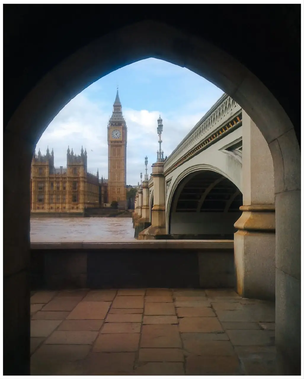 Фото дня: серия снимков, снятая на iPhone 2G.
Это не слёзы, просто ностальгия в глаза попала 🥲 | Сетка — социальная сеть от hh.ru