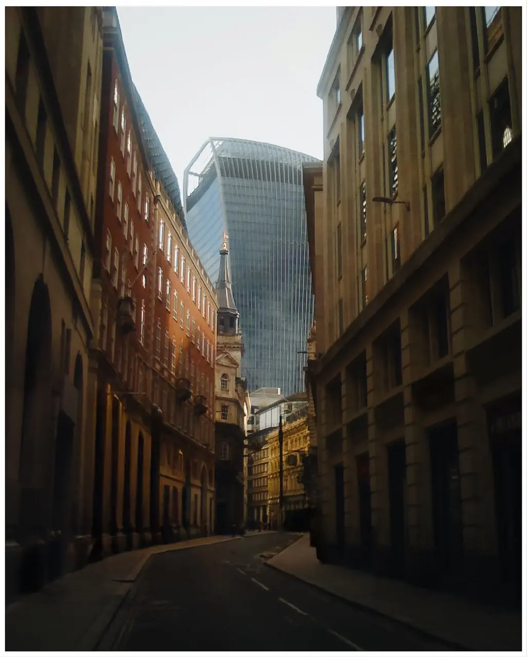 Фото дня: серия снимков, снятая на iPhone 2G.
Это не слёзы, просто ностальгия в глаза попала 🥲 | Сетка — социальная сеть от hh.ru